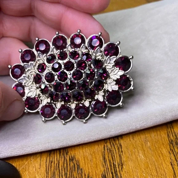 Amethyst colored crystals in a large One Size ring - Picture 3 of 7